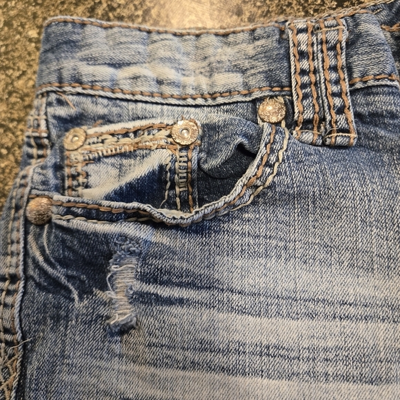 Maurices Distressed Blue Denim Shorts Juniors 3/4 Button Zip Cotton Stretch - Picture 4 of 16